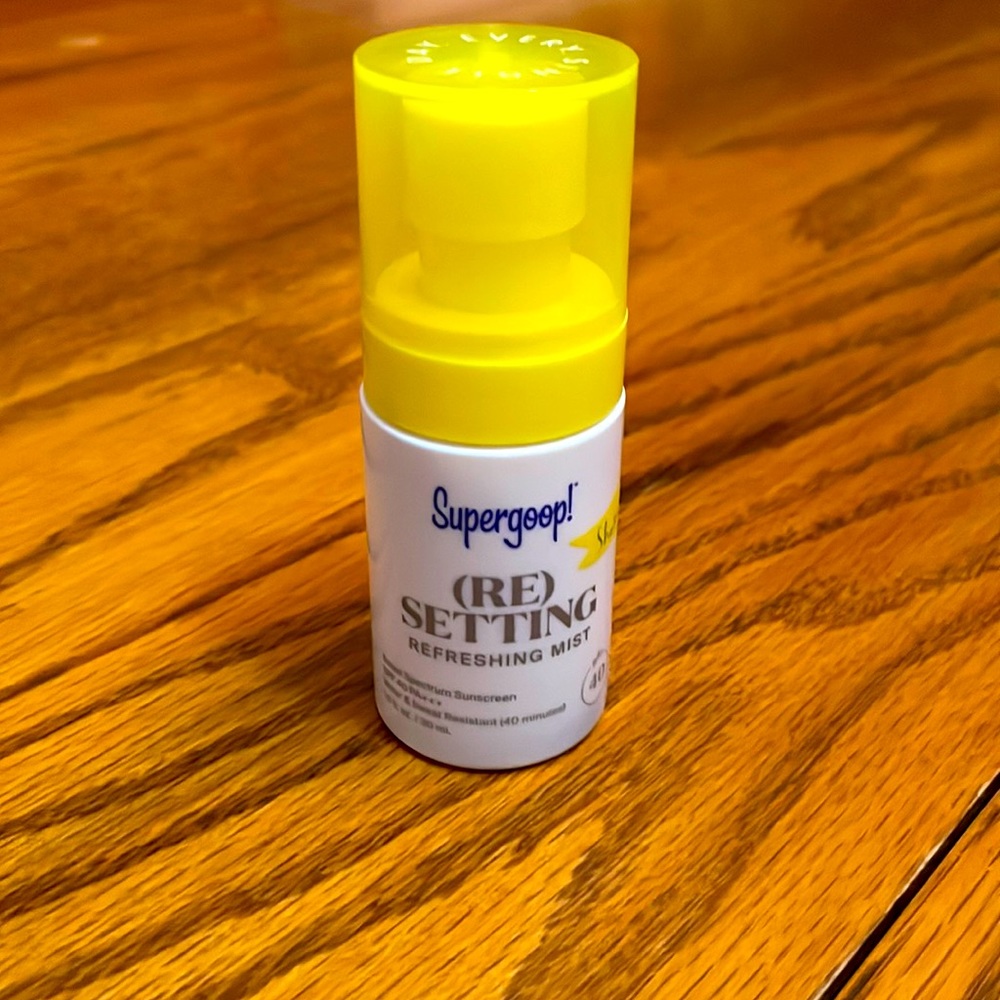 Supergoop (Re)Setting sunscreen spray SPF 40